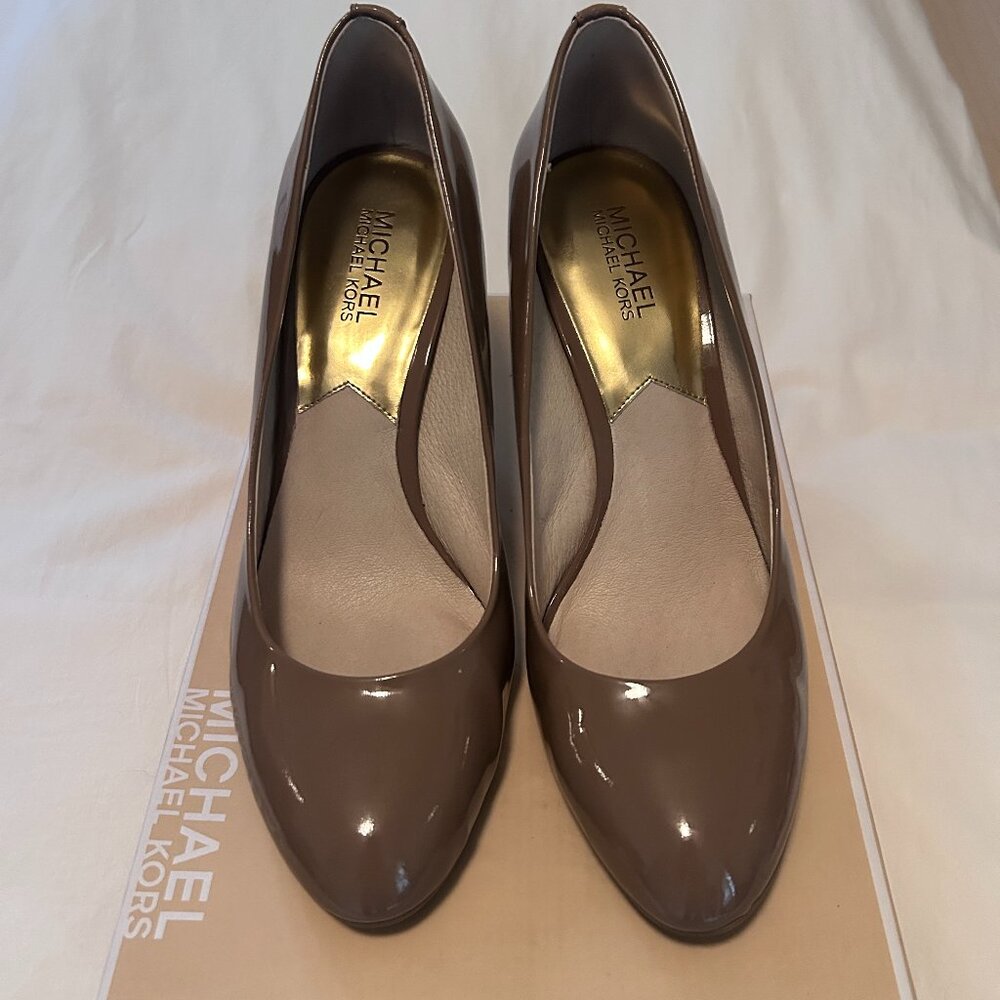 Michael Kors Patent Leather Nude Pumps LIKE NEW Size 10.5
